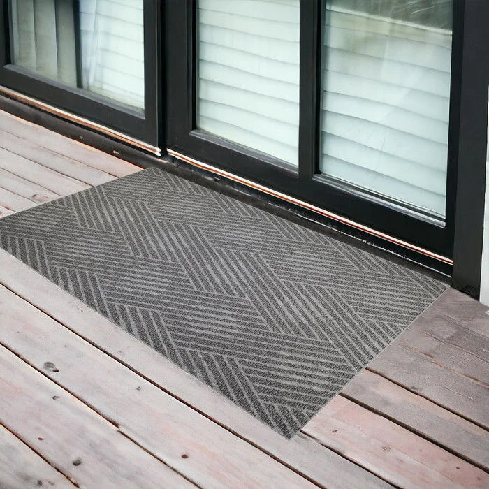 2' X 3' Geometric Stain Resistant Outdoor / Indoor Area Rug - Gray / Blue