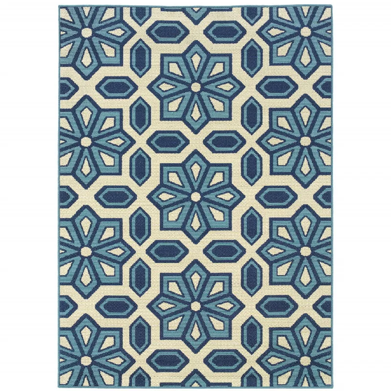 2' X 4' Geometric Stain Resistant Outdoor & Indoor Area Rug - Ivory / Blue