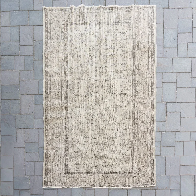 6'0" x 9'3" Vintage Oushak Rug