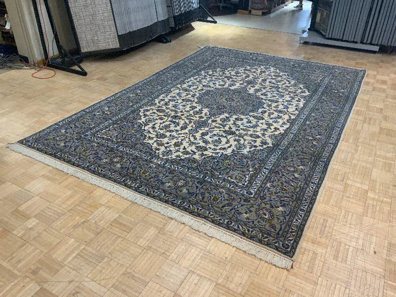 VINTAGE 8ft. x 12ft. TRADITIONAL KASHAN