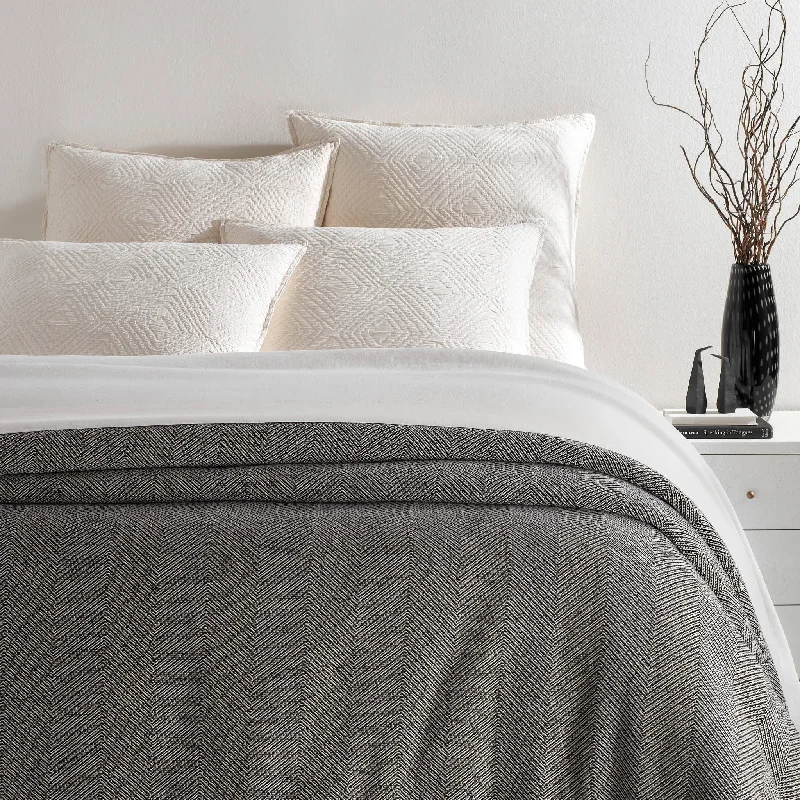 Herringbone Black/Ivory Blanket