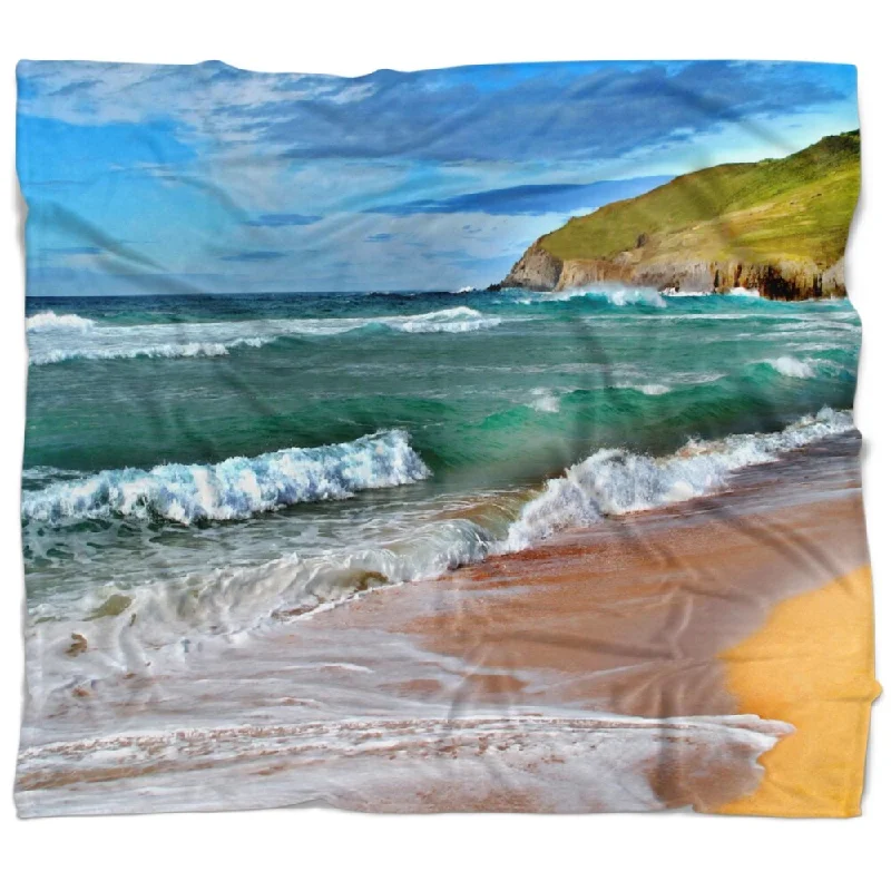 Designart 'Blue Sea with Warm Waves' Seascape Throw Blanket