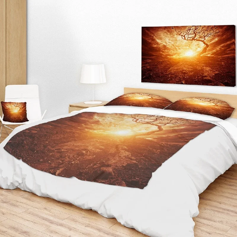 Designart 'Dramatic Yellow Sun over Lone Tree' Landscape Fleece Throw Blanket