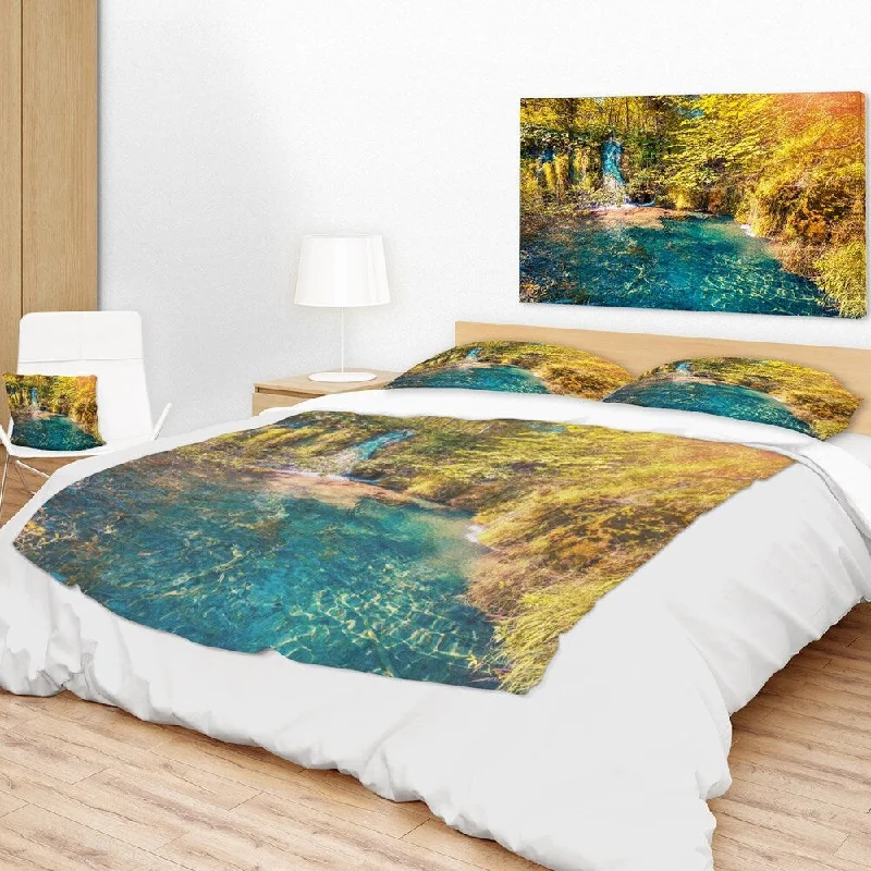 Designart 'Plitvice Lakes National Park' Landscape Fleece Throw Blanket